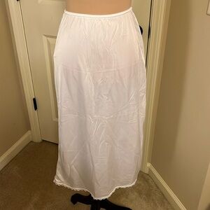 Warner’s perfect measure half slip size small